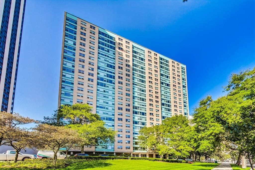 3180 N Lake Shore Dr Apt 13C