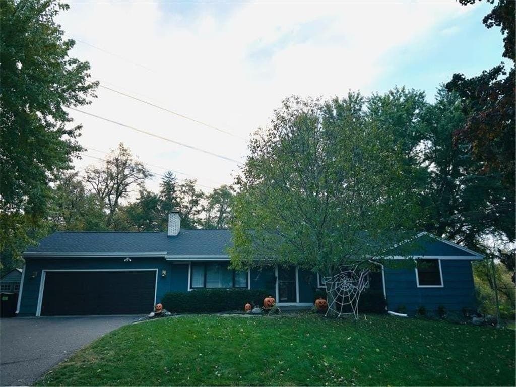 5409 Countryside Rd, Edina