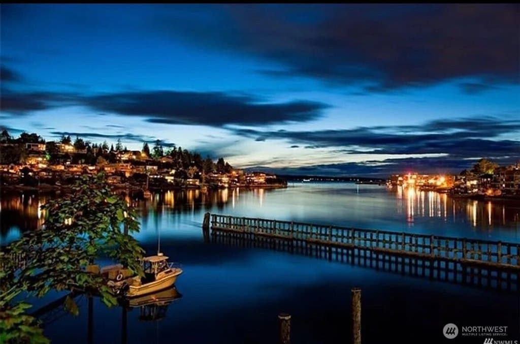 3510 W Commodore Way