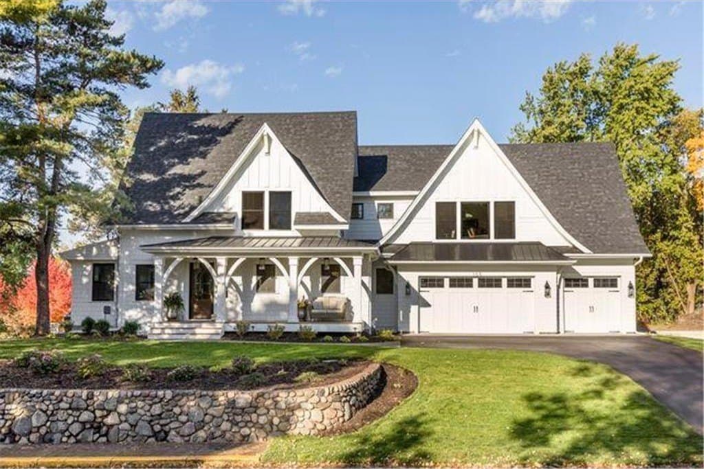 105 Walker Ave N, Wayzata