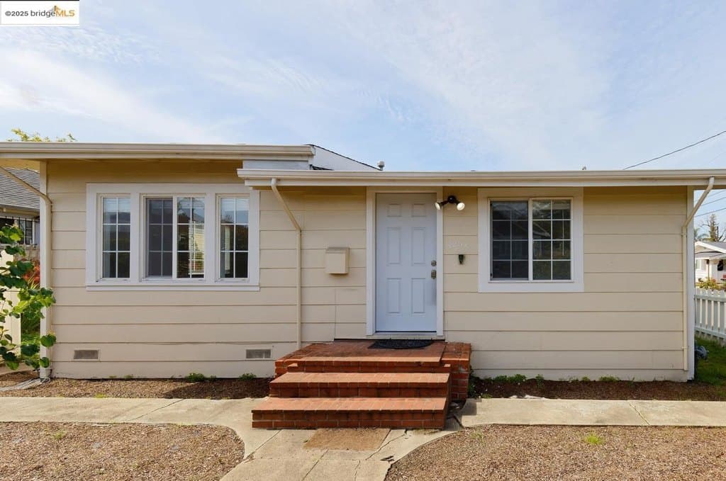 4251 Porter St, Oakland
