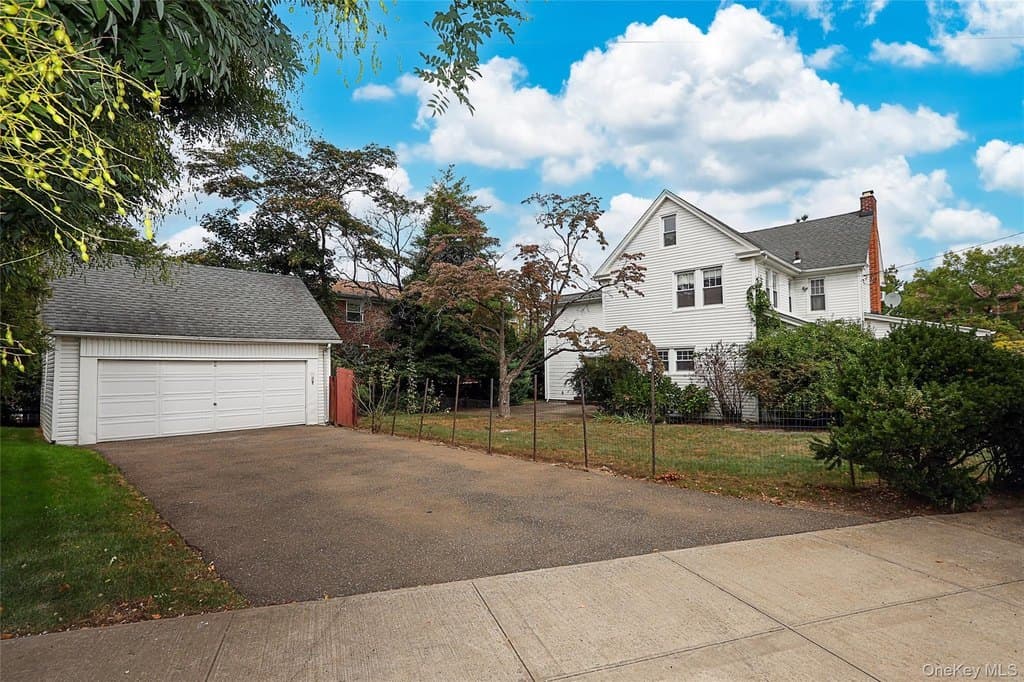 52-50 Little Neck Pkwy