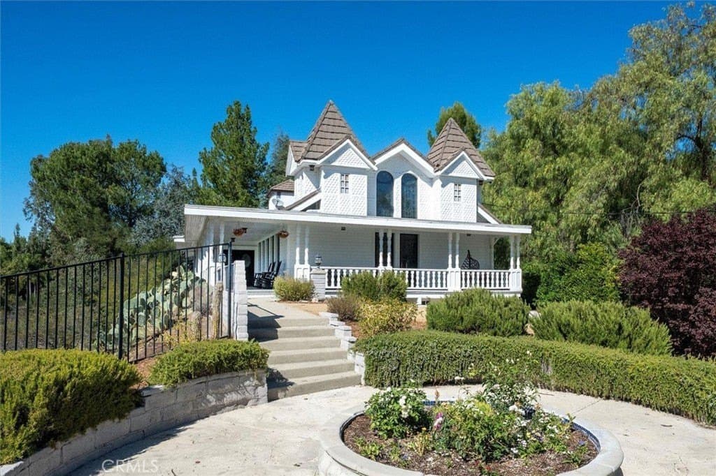 28933 Wagon Rd, Agoura Hills