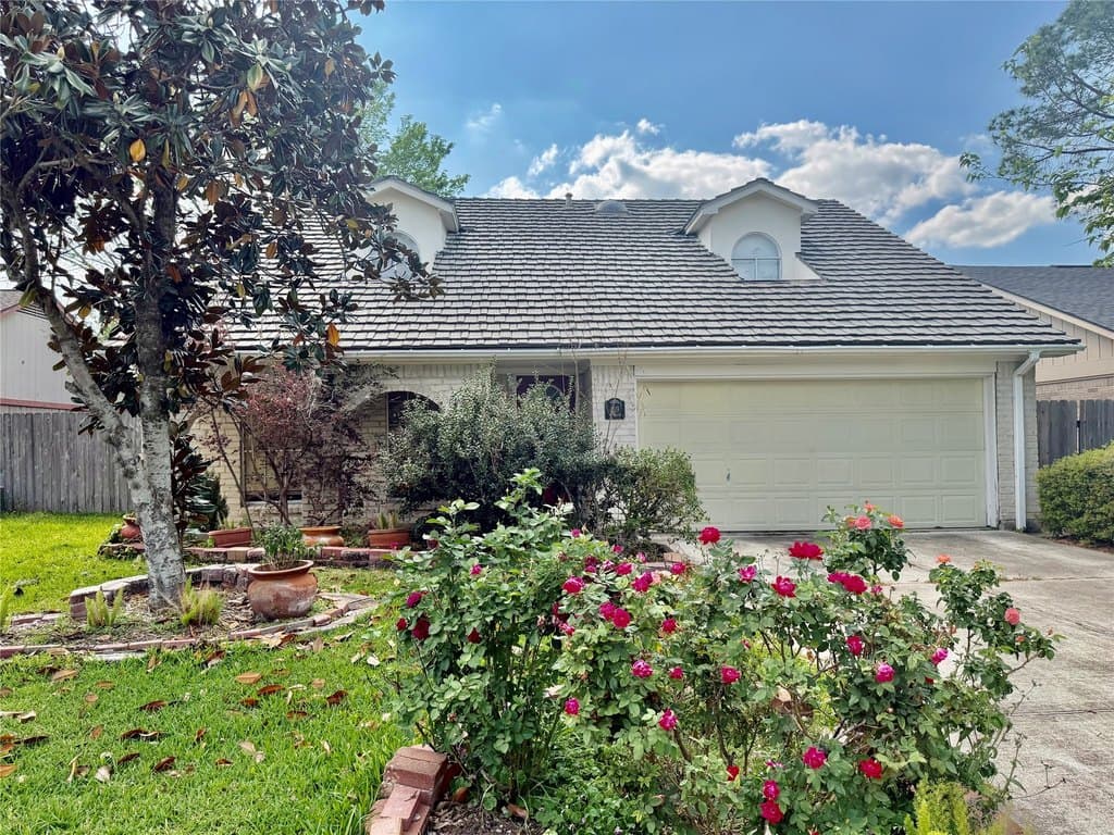 1119 Pinecroft Dr, Sugar Land