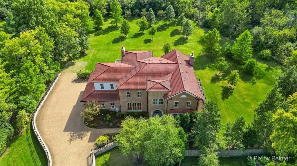 27 W Onwentsia Rd, Lake Forest