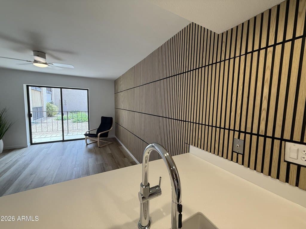 3033 E Devonshire Ave Unit 1001