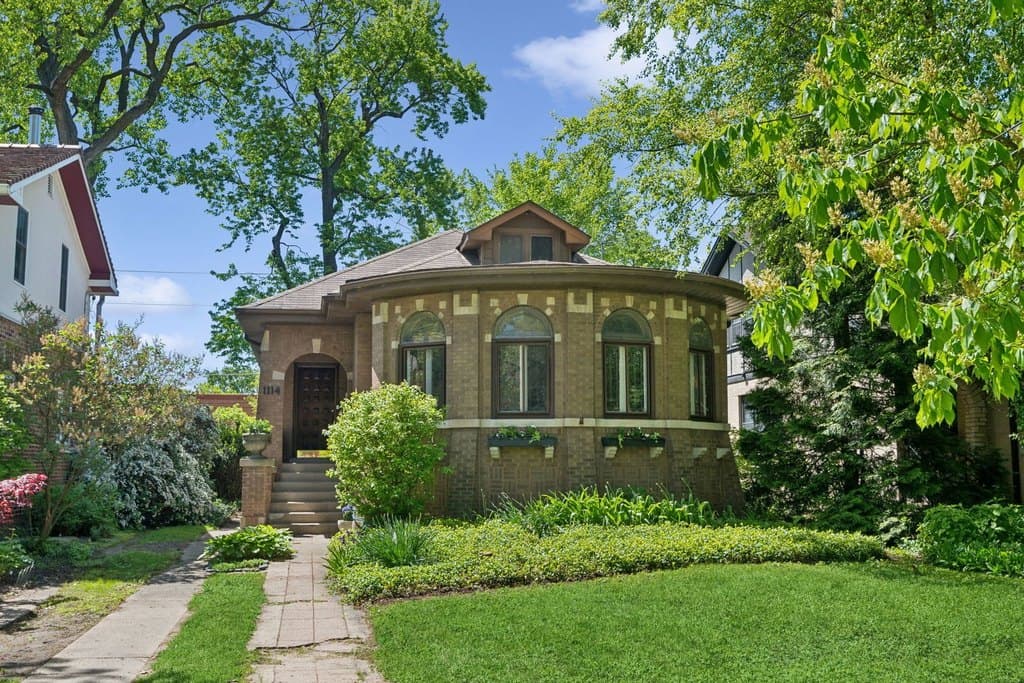 1114 Dobson St, Evanston