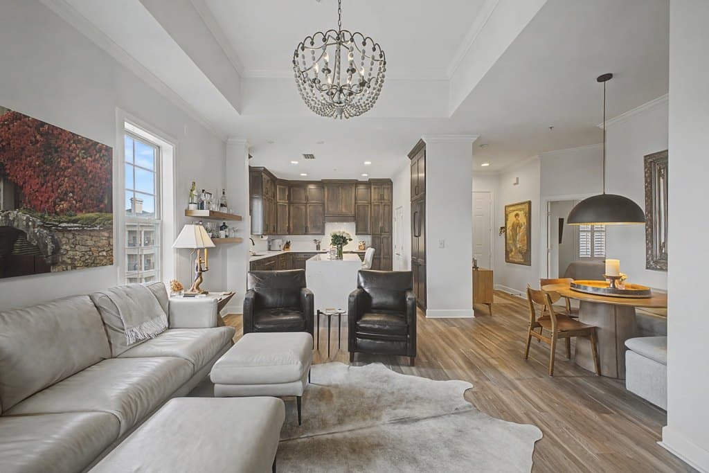 305 Seven Springs Way Apt 403, Brentwood