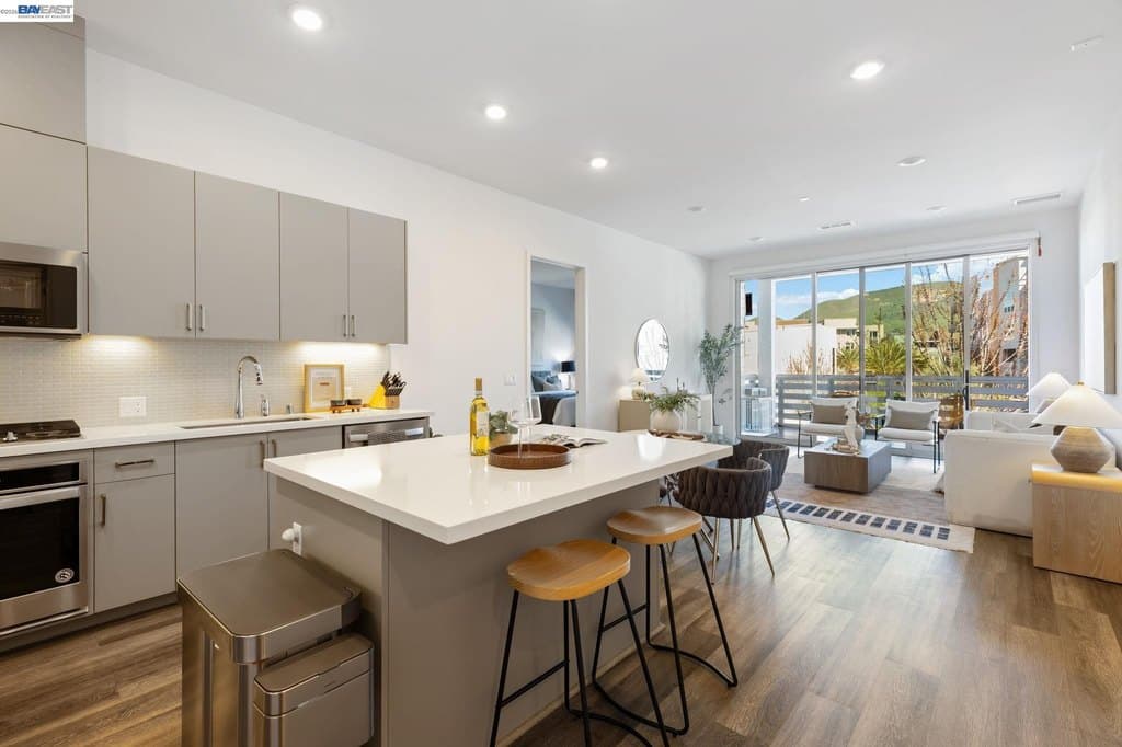 45128 Warm Springs Blvd Unit 327, Fremont