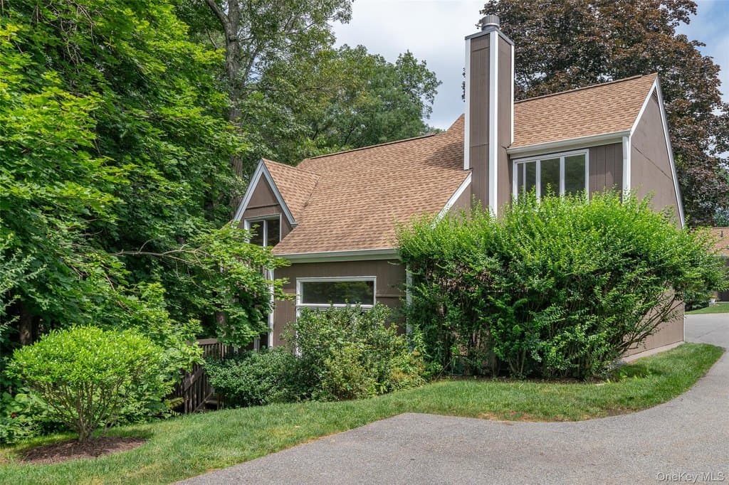 5 Grove Mews, Chappaqua