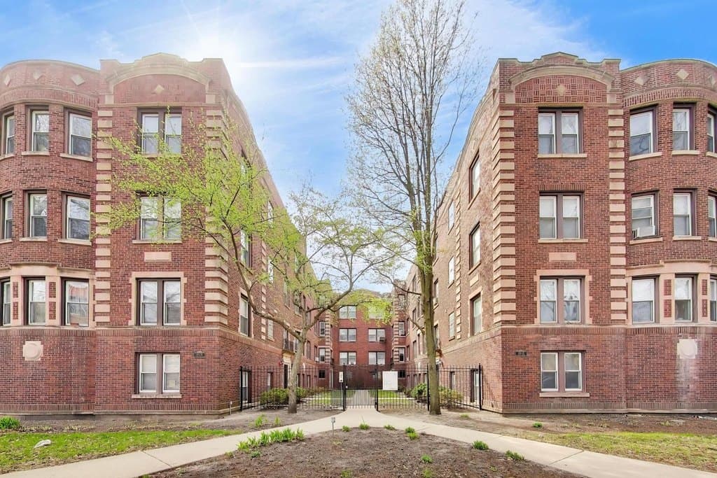 126 Clyde Ave Apt 2, Evanston