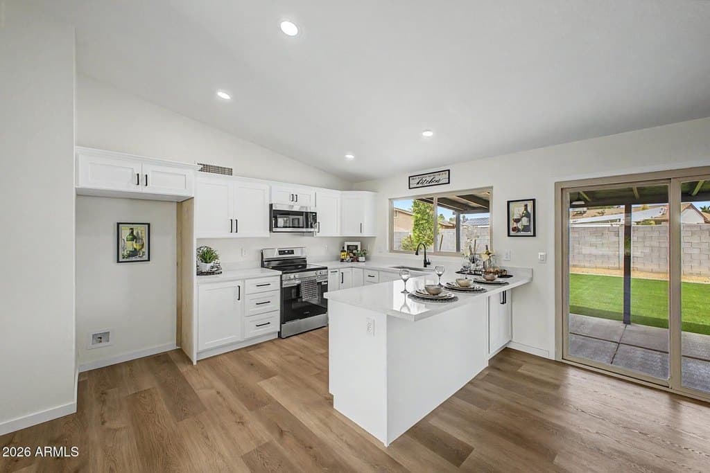 908 W Montoya Ln, Phoenix