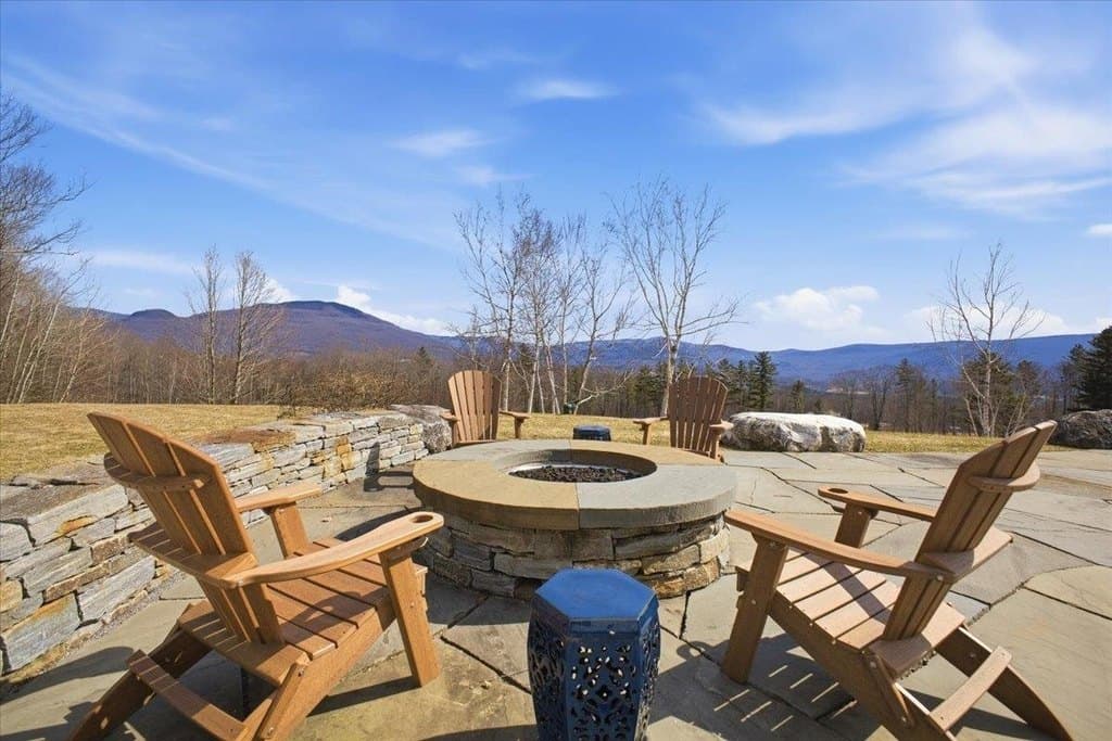 220 Camptown Rd, Manchester