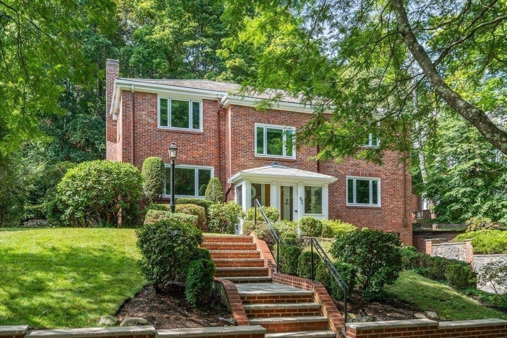 52 Clinton Rd, Brookline