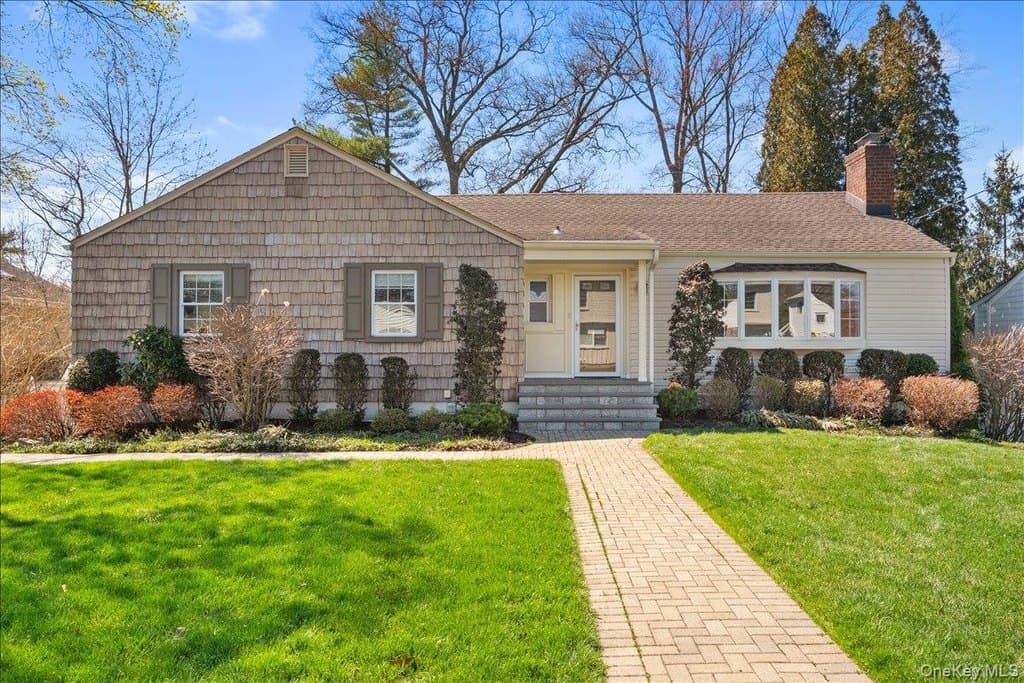 33 Wilmot Cir, Scarsdale