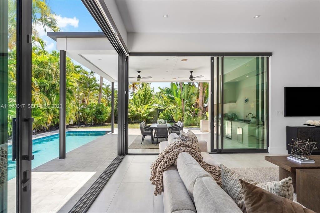 2500 Middle River Dr, Fort Lauderdale