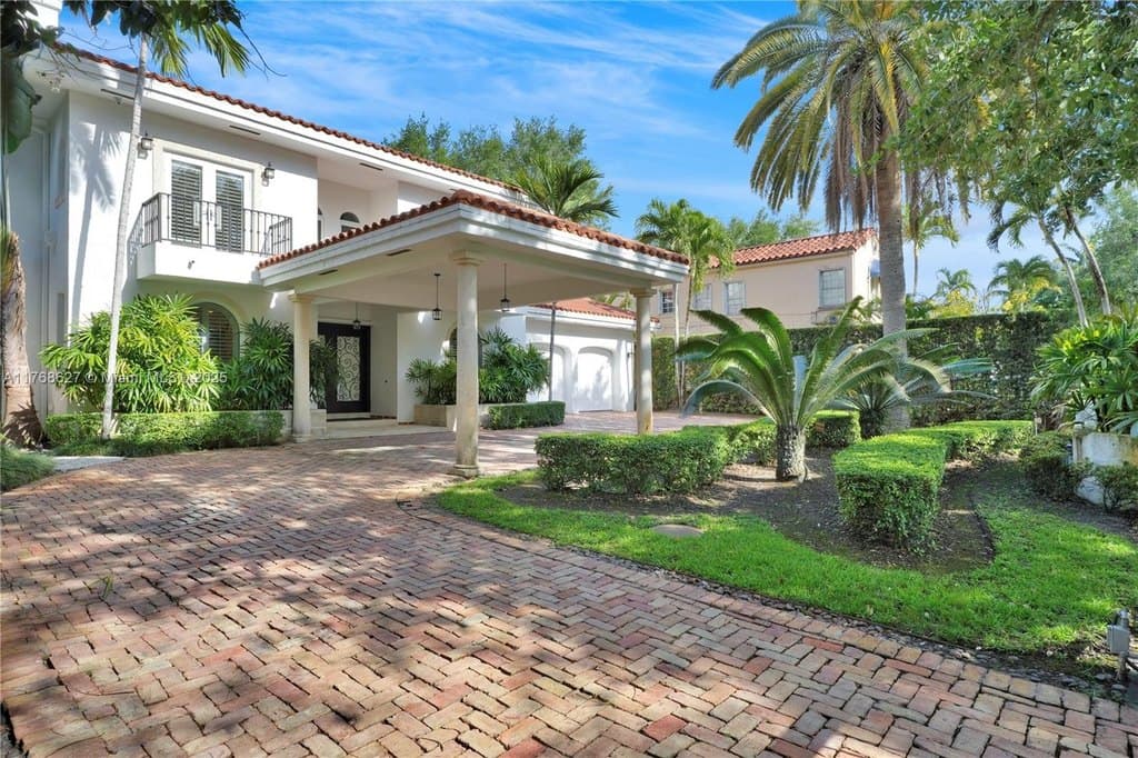 2115 Country Club Prado, Coral Gables