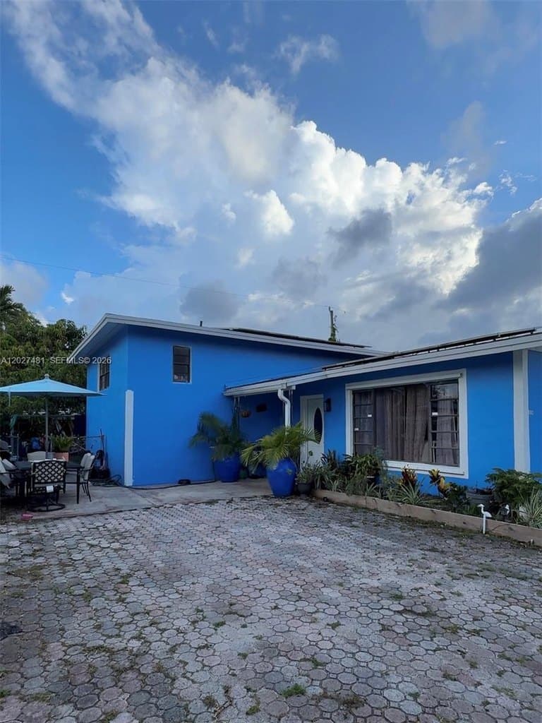 1300 NE 203rd St, Miami