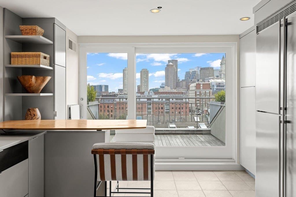 357 Commercial St Apt 720