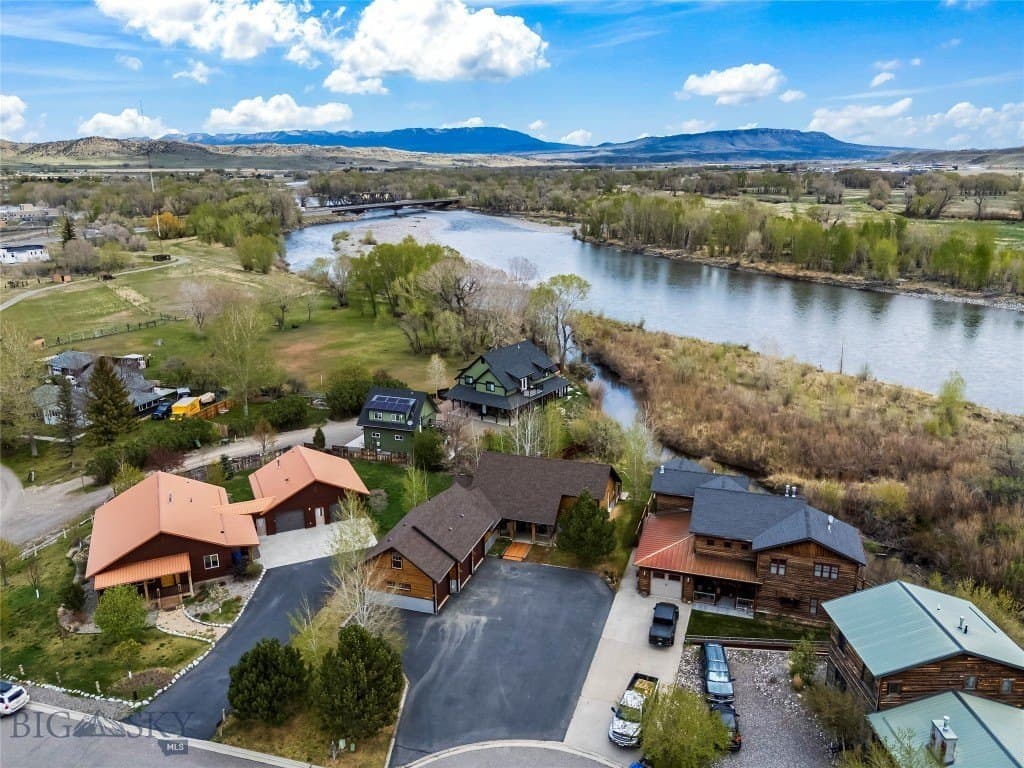 213 Little Creek Bnd, Livingston