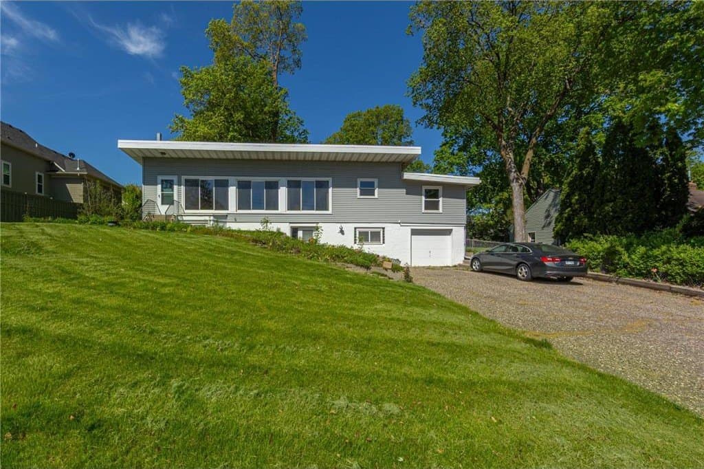 223 Central Ave N, Wayzata