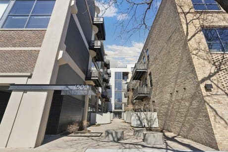 1800 W Grace St Apt 411