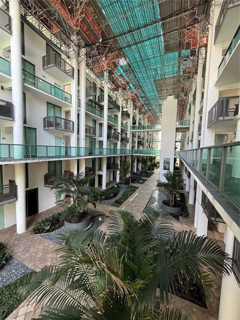 6000 Collins Ave Apt 313, Miami Beach