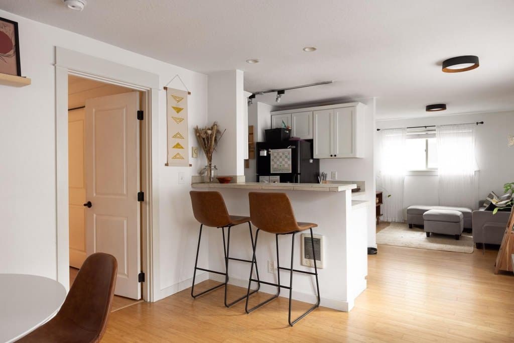 1010 NW Roanoke Ave Apt 8, Bend