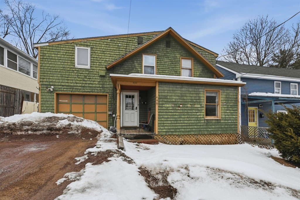 446 Colchester Ave, Burlington