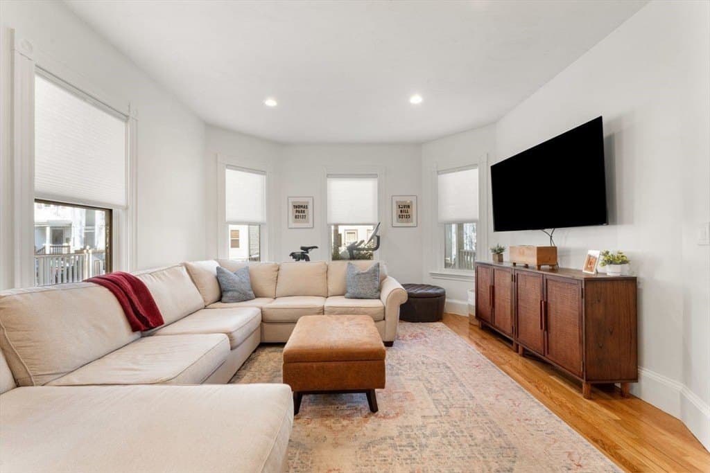 71 Romsey St Apt 1, Boston