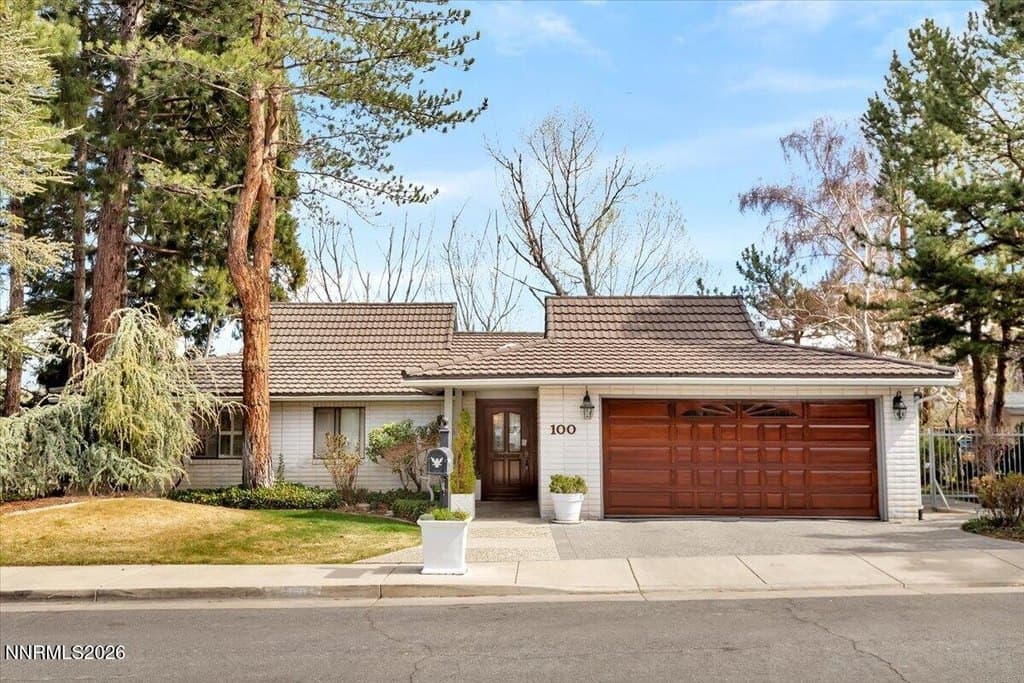 100 Moore Ln, Reno
