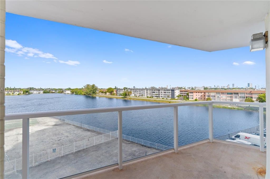 1351 NE Miami Gardens Dr Apt 406E