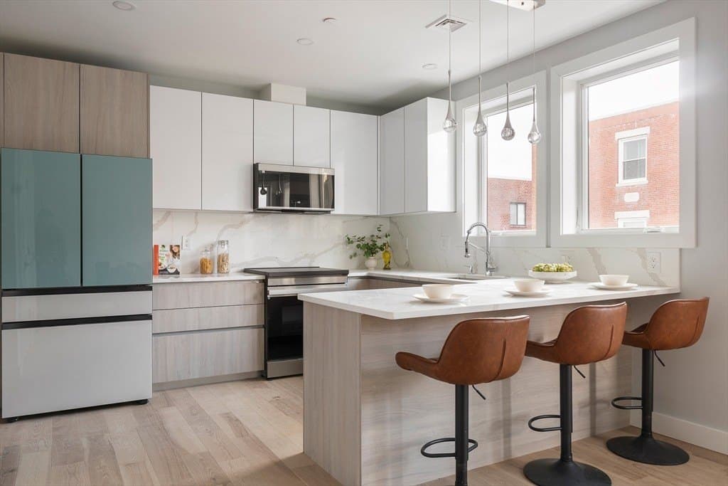 181 Maverick St Unit 101