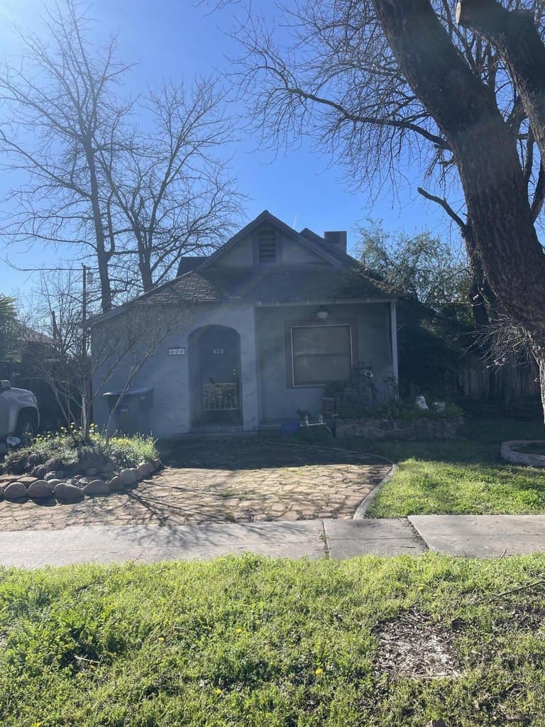 420 E Fountain Way, Fresno