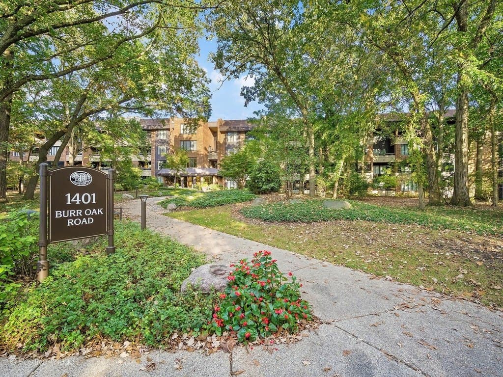 1401 Burr Oak Rd Apt 202B, Hinsdale