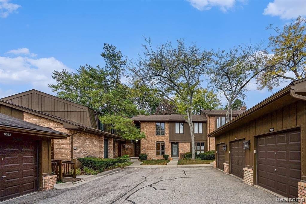 1090 Greenhills Dr, Ann Arbor