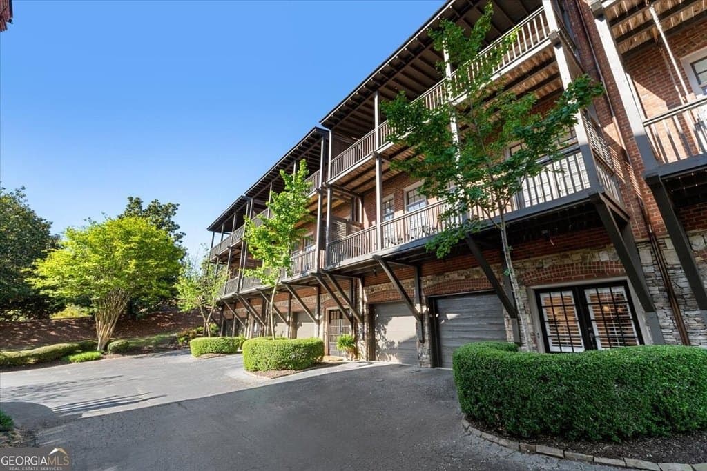 225 Founders Mill Ct, Roswell