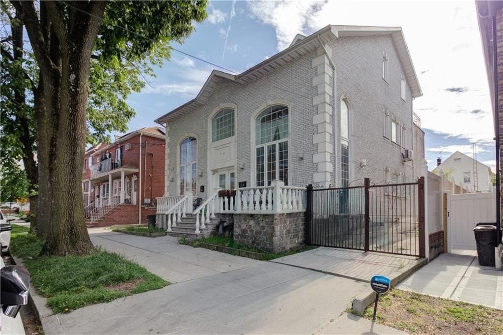1124 128th St, Queens