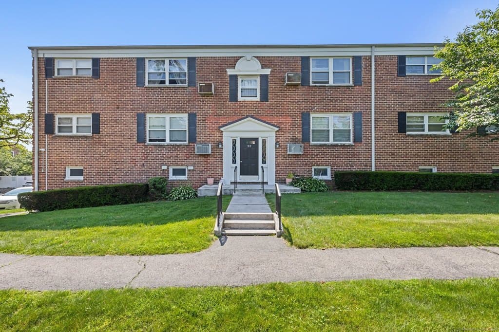 90 Strawberry Hill Ave Apt 3, Stamford