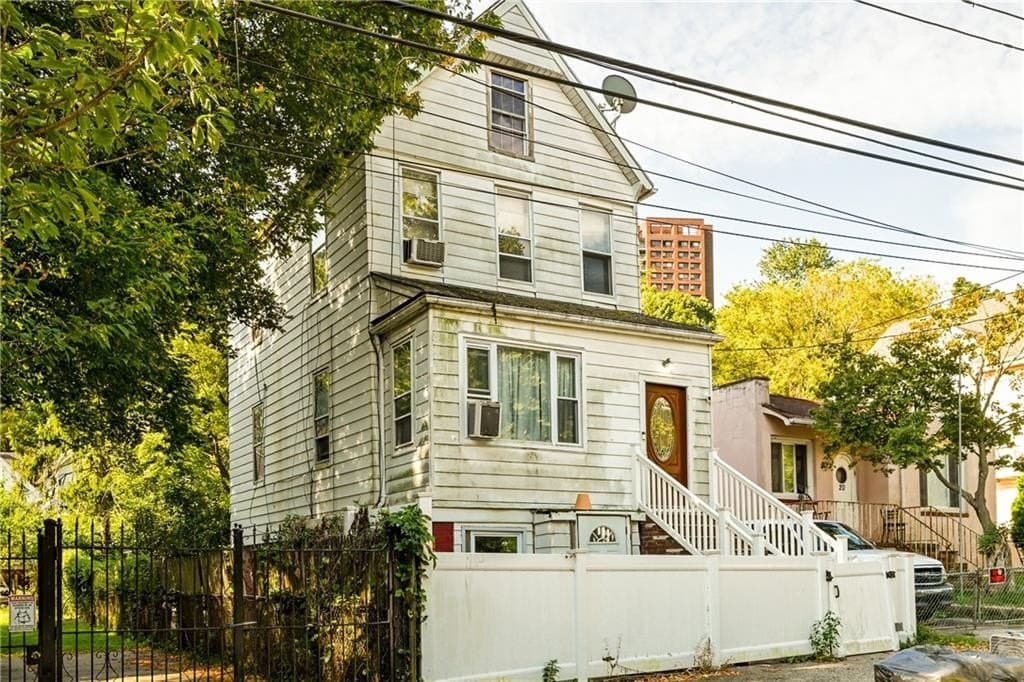 16 Pleasant Valley Ave, Staten Island