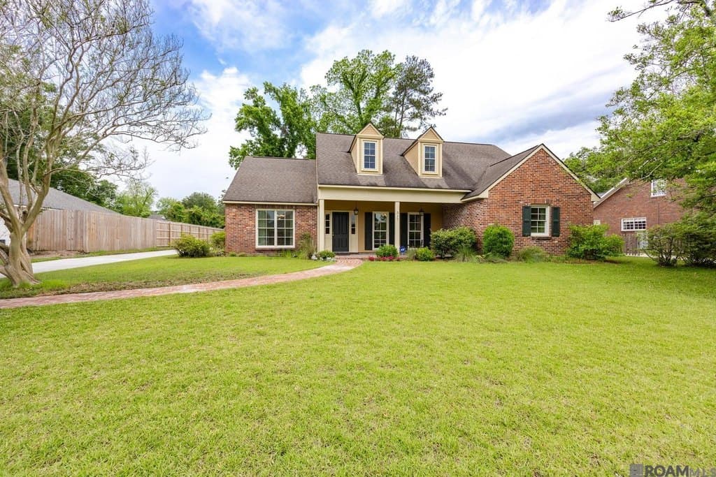 317 W Woodstone Ct