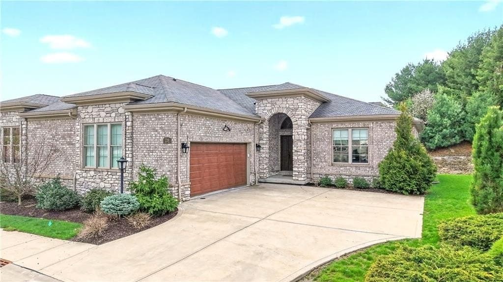 219 Lucca Ln, Pittsburgh