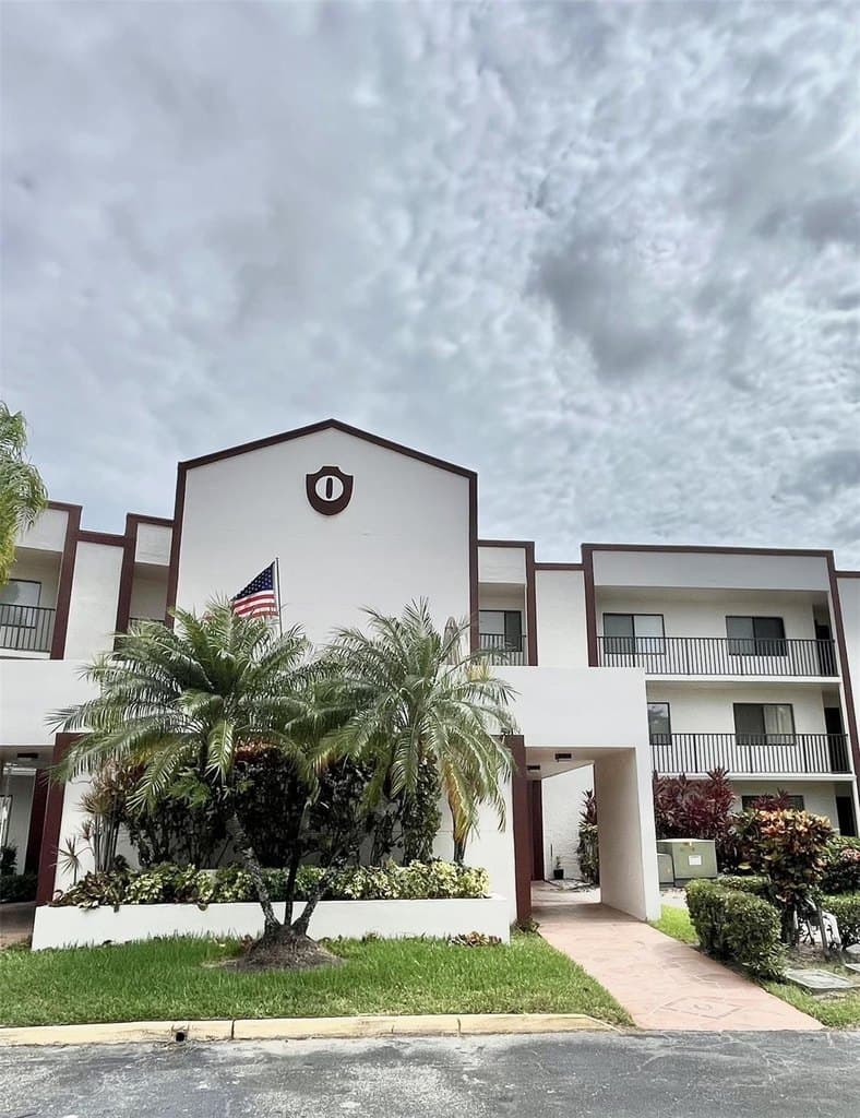 9691 N Belfort Cir Unit 305, Fort Lauderdale