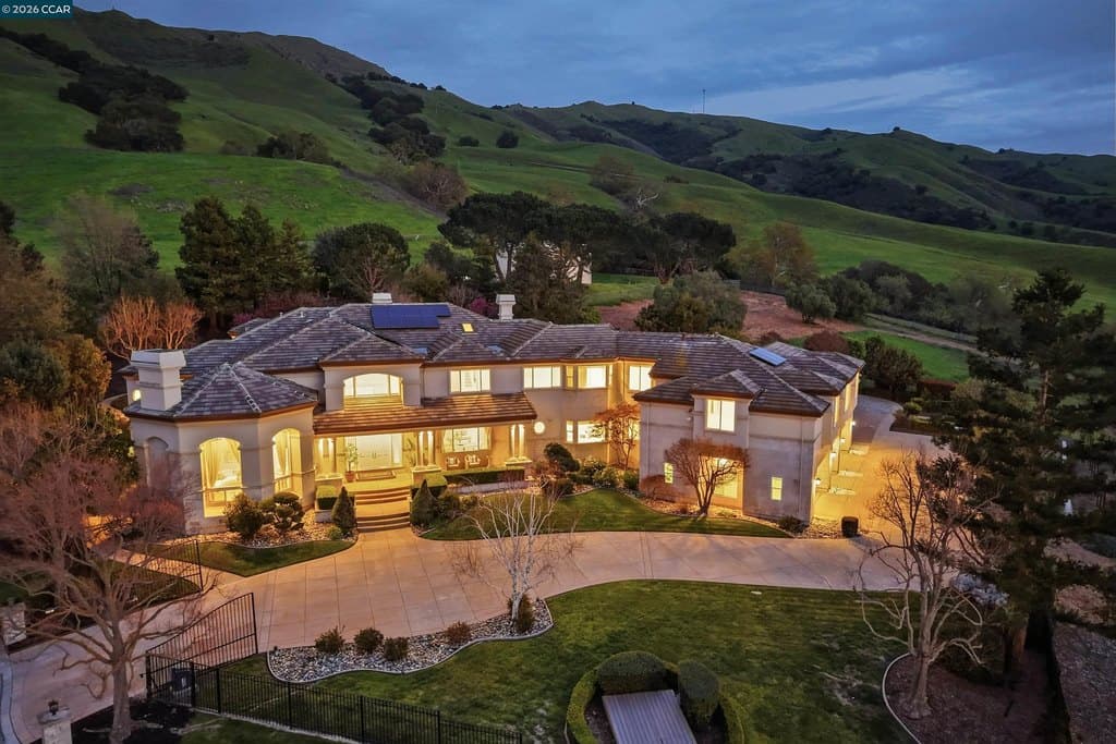 2981 Grapevine Ter, Fremont