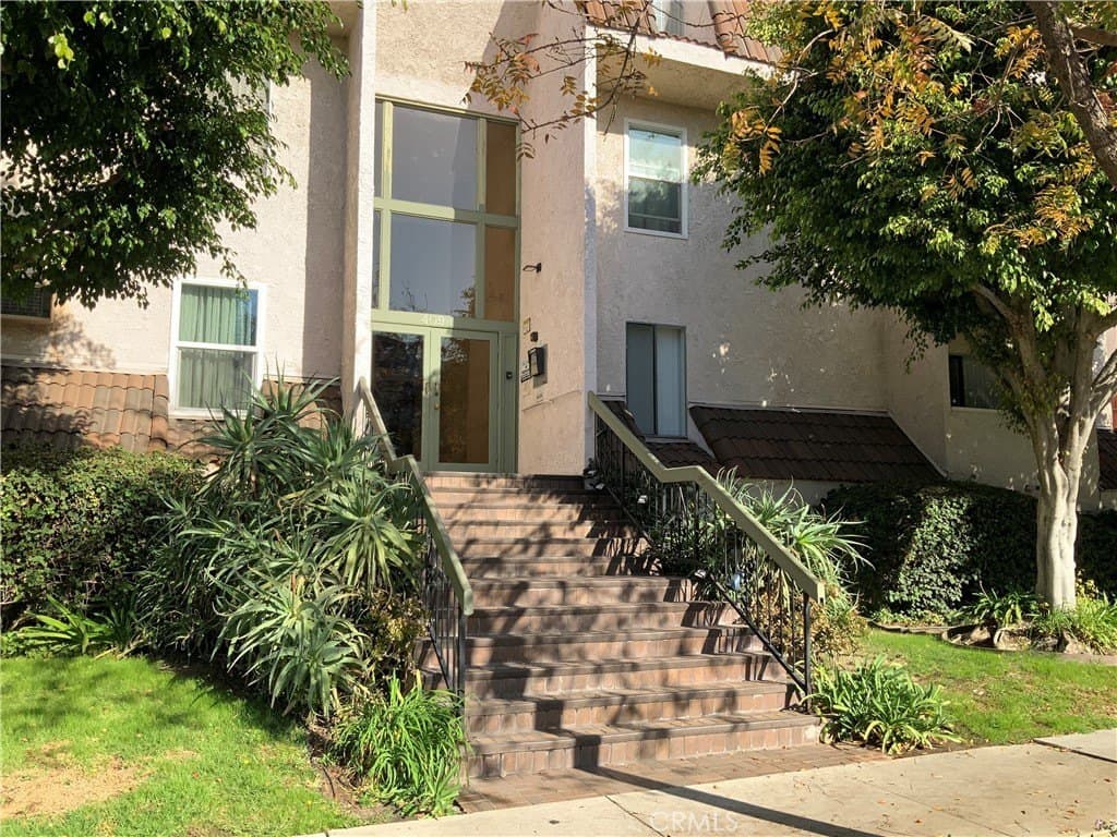 409 Burchett St Unit 220, Glendale
