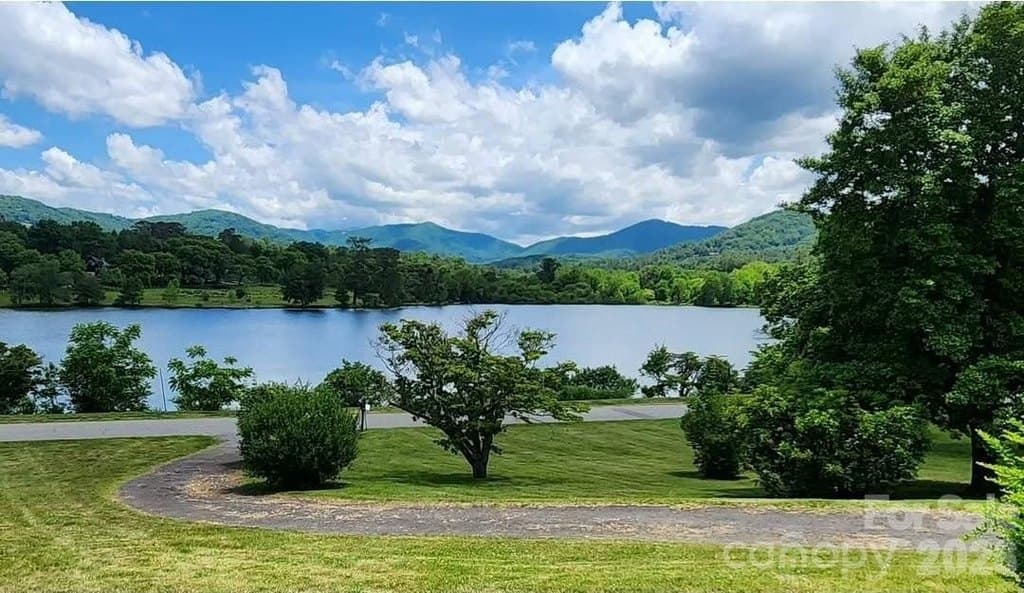 21 Edgewater Ln, Asheville