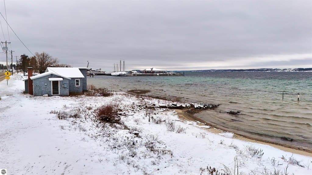 13336 S West Bay Shore Dr, Traverse City