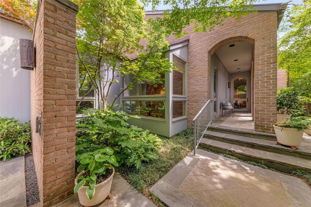12102 Vendome Pl