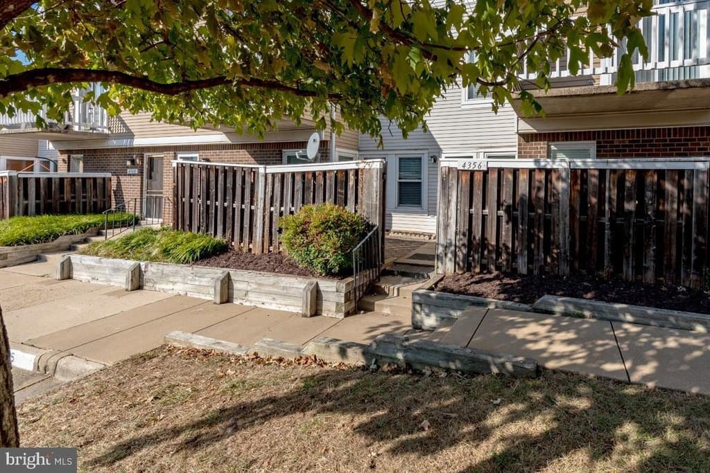 4356 Pembrook Village Dr Unit 65, Alexandria