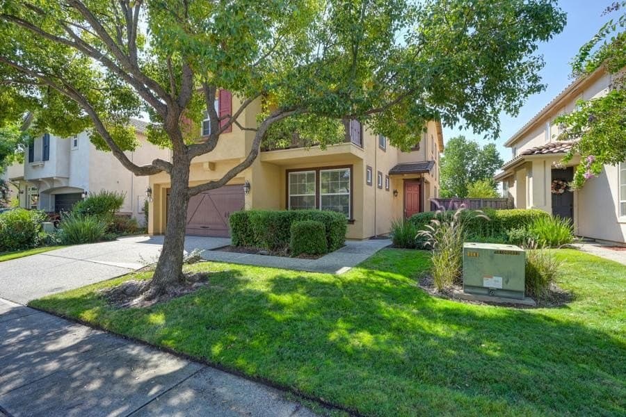 1381 Haddington Dr, Folsom